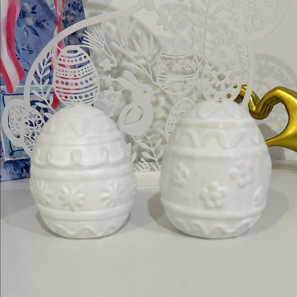 White Embossed Ceramic Egg Salt and Pepper Shaker